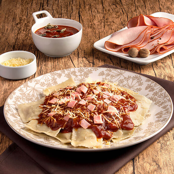 Raviolones caseros con jamón de inglés